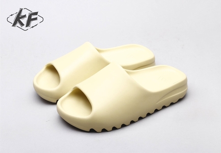 Yeezy SLIDE "Sand" (Run smaller, please choose a bigger size) 6344